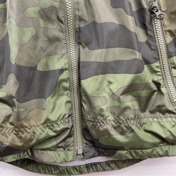 GAP Kids Camo Windbreaker Jacket Green Rainproof Hooded Boy’s Size Medium - Picture 4 of 5